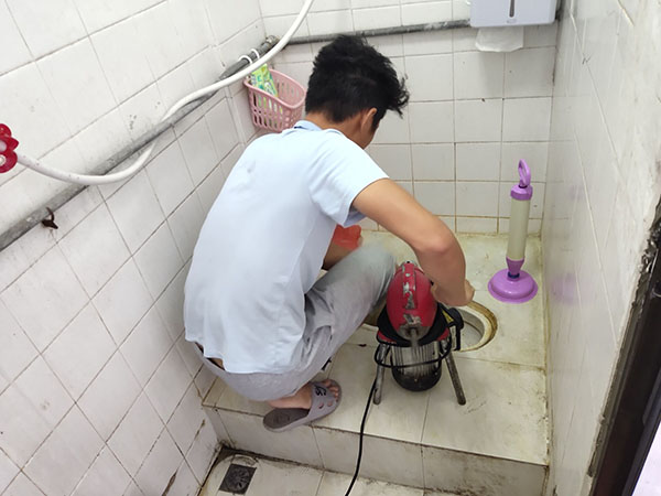 惠州管道堵塞冒臭气 专业师傅现场解决问题